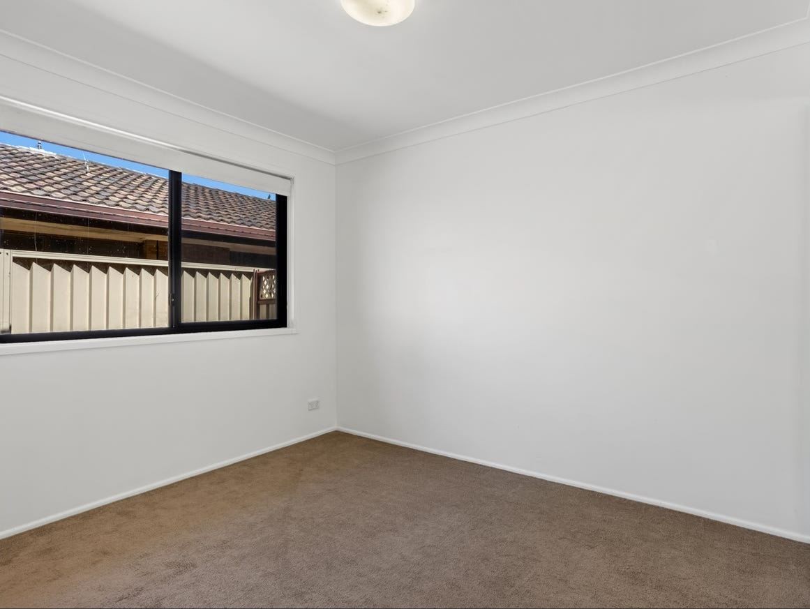 bedroom 1.JPG